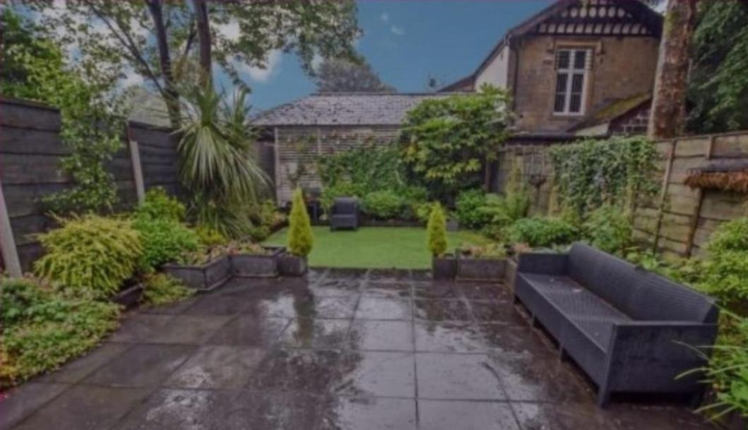 Ash Lawns Lägenhet Bolton Exteriör bild